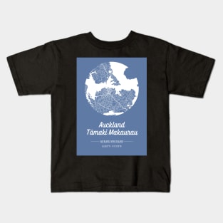 City map in blue: Auckland Tamaki Makaurau, New Zealand with retro vintage flair Kids T-Shirt